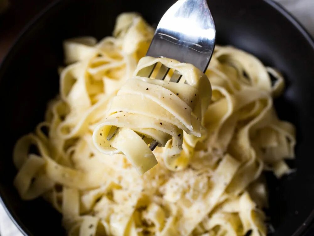 Make pasta. Макароны с картошкой. тесто для пасты. bland pasta. гесс паста.