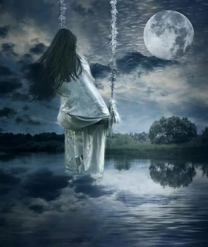 Одетая в лунный свет. Девочка на луне. Море луна девушка. Сказочная луна. Фэнтези ночь море.