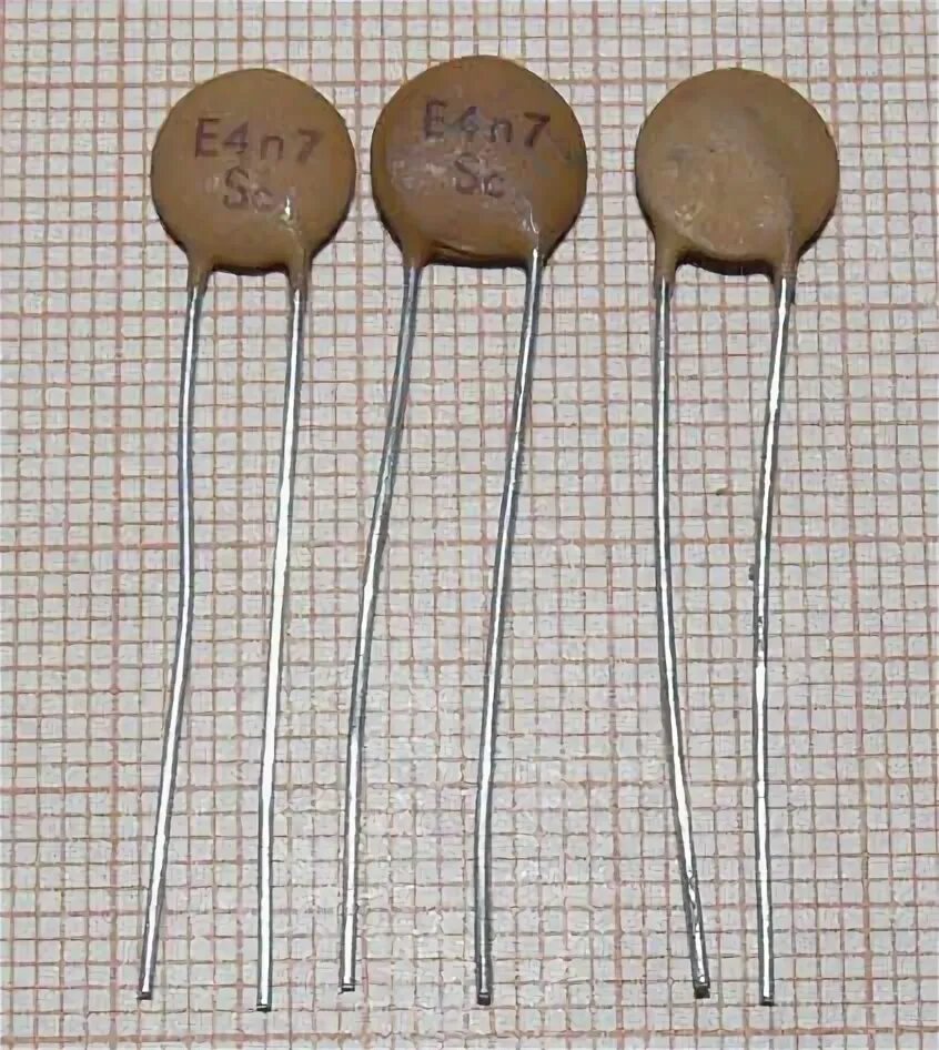 Конденсатор 4 ом. Полимерный конденсатор 47 cha 004. Конденсатор 250 v 2. Конденсатор 4 ом. Конденсаторы танталовые тесла.