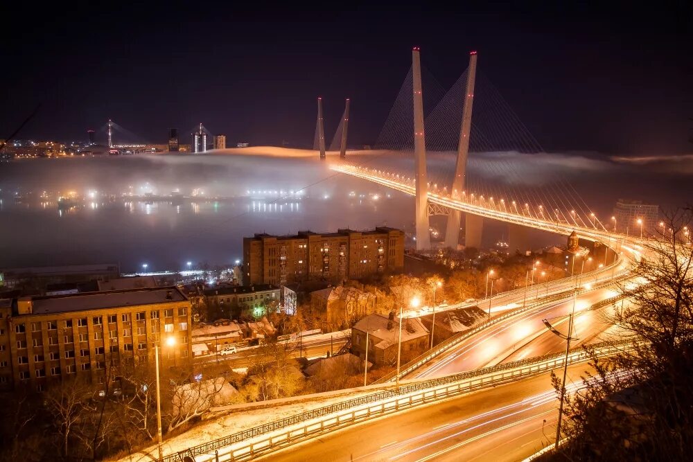 Ярославль владивосток время. Летний ночной Владивосток. Владивосток ночью. Город Владивосток ночью. Владивосток мост.