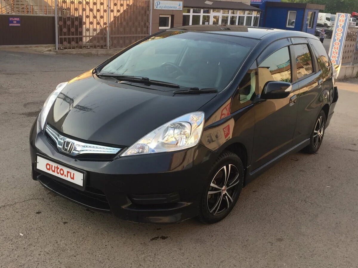 Honda fit shuttle 2011 год