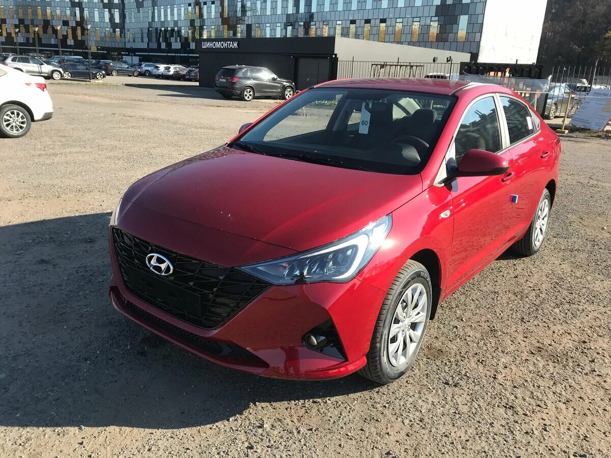 Хендай солярис с черной крышей. Hyundai solaris. Hyundai solaris. Solaris санкт петербург. Красный солярис хэтчбек на колесах.