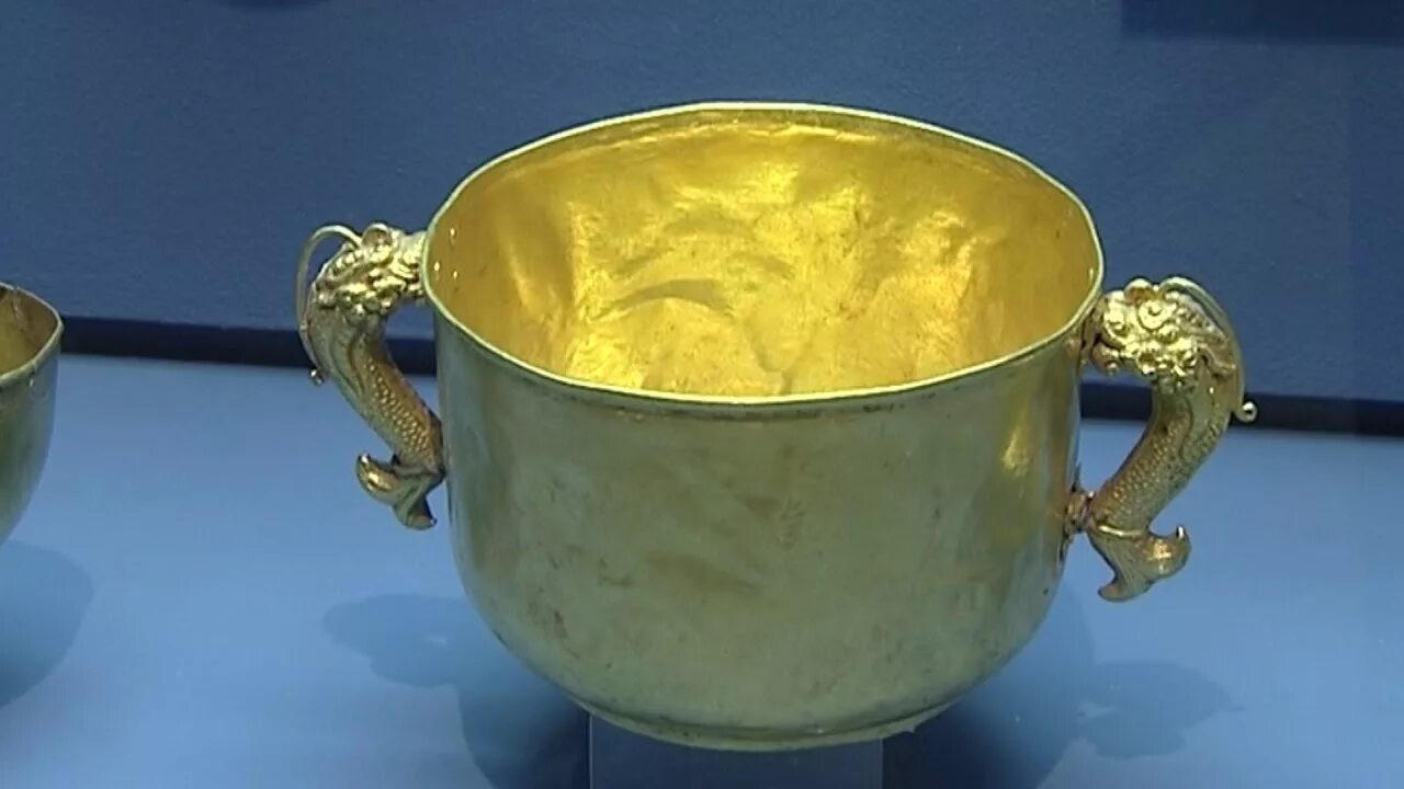 Золотая чаша 1. Посуда золотой Орда Эрмитаж. Золотая Орда золото чаша. Эрмитаж экспонаты золотой орды. Серебряная посуда золотой орды.