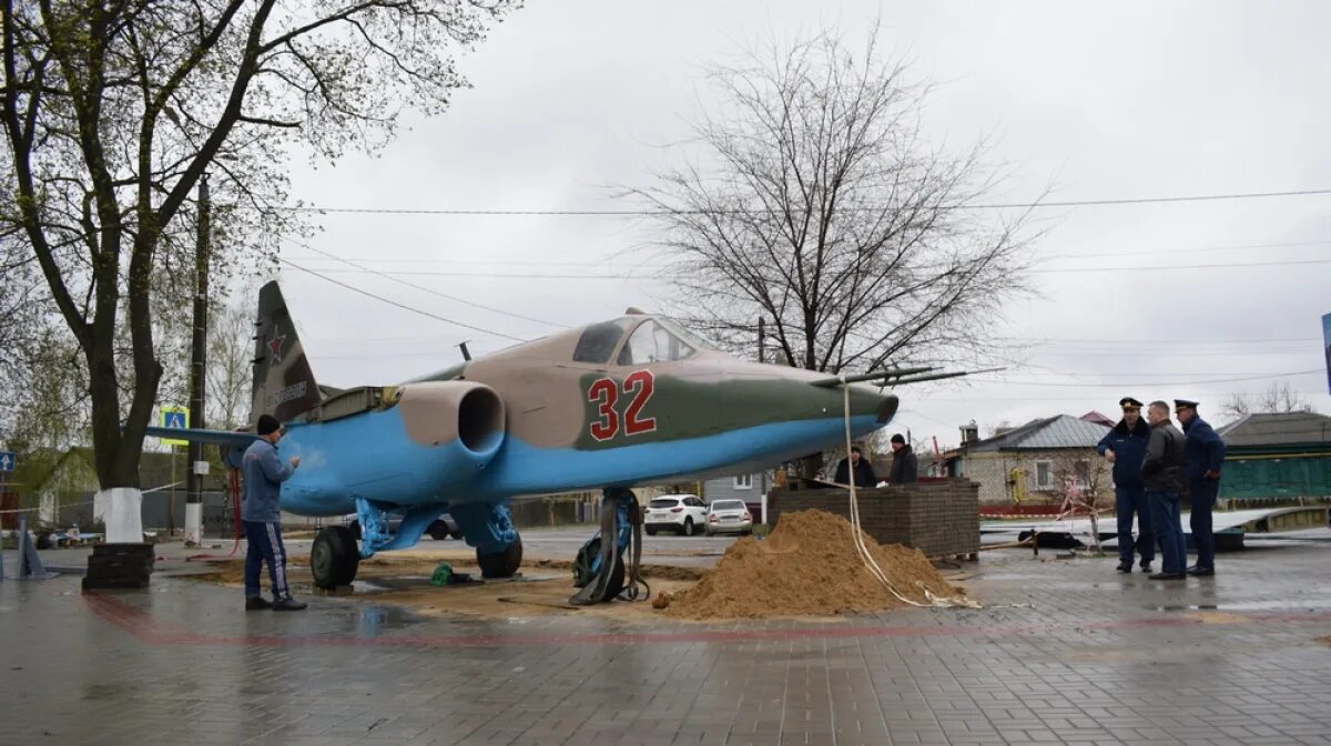 Установка борисоглебск. Самолет штурмовик су-25 борисоглебск. су-25 борисоглебск. су-25 борисоглебск установили. самолёт сквер борисоглебск.