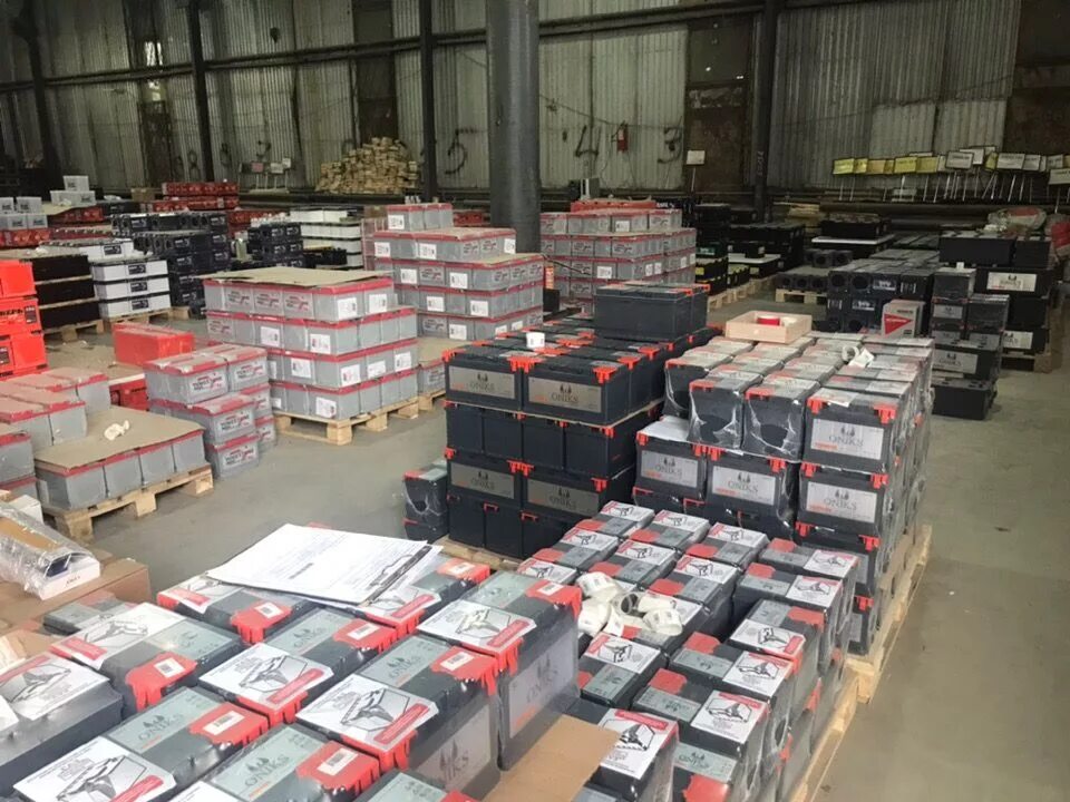 Аккумуляторы со склада. Аккумуляторы со склада. Склад аккумуляторов. Аккумуляторы со склада. Аккумуляторы для автомобиля склад.