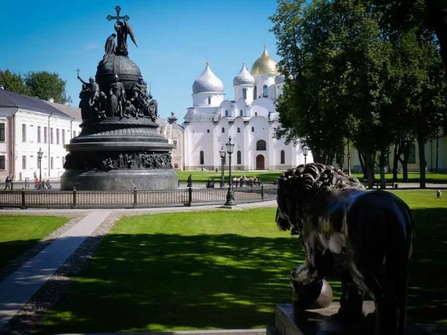 Какие достопримечательности в новгороде. Великий новгород достромичательности. памятники великого новгорода. великий новгород достопримечательности. город великий новгород памятник.