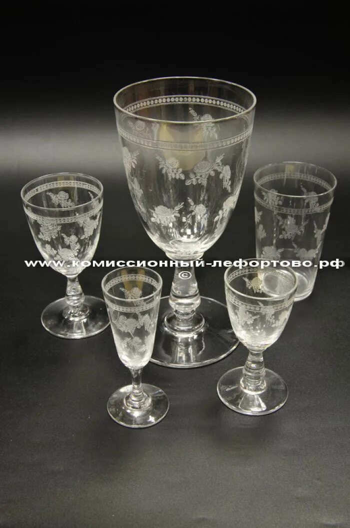 Хрустальные рюмки. Хрустальные изделия ссср. Югославские хрустальные корзина. Сдать хрусталь. Продается в комиссионке хрусталь.