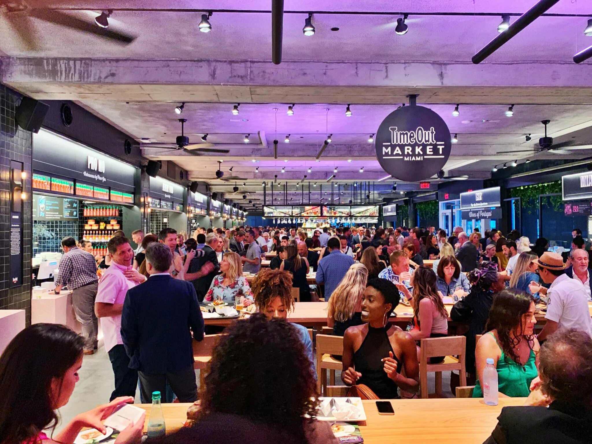 Часы аватарка. Экономия времени. Обои с часами. Timeout картинка. Timeout market дубай.