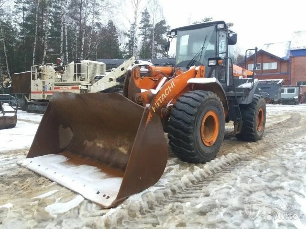 Купить погрузчик в свердловской области. Hitachi zw220. Hitachi 220 погрузчик. Фронтальный погрузчик Хитачи. Hitachi zw220-5a.