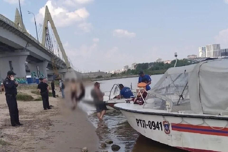 Казанская 5 владивосток. Упал с моста казань. Упал с моста казань. 3 дамба казань. Упал с моста казань.