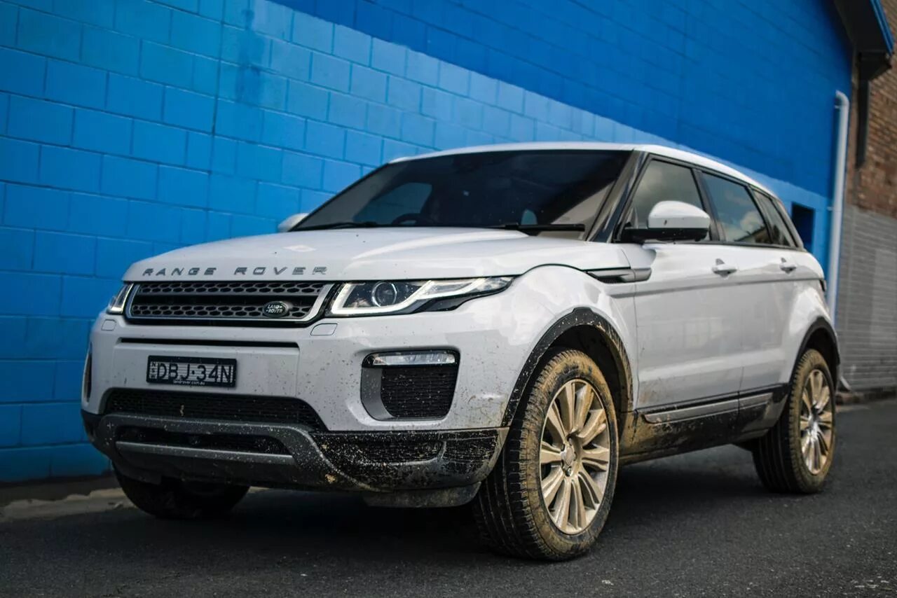 Range rover svr красный. Range rover sport 2015. Land rover range rover sport 2015. Range rover evoque tuning. Range rover velar lumma clr gt.