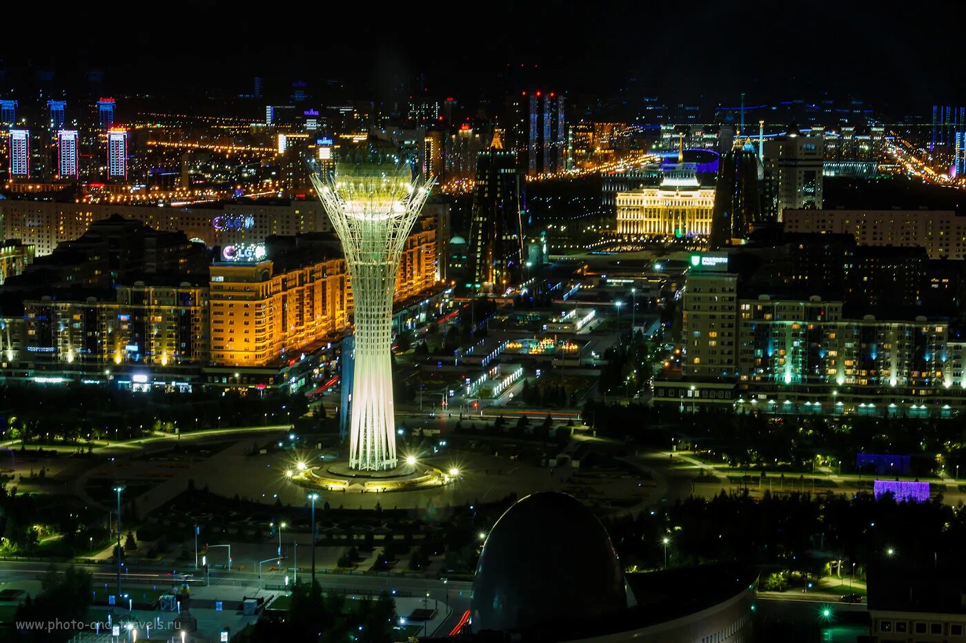 Столица казахстана азербайджан. Байтерек Астана. ЖК Северное сияние Астана. Байтерек Астана ночью.