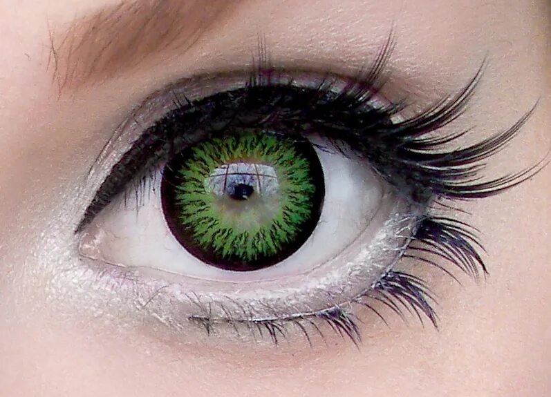 Желто зелено карие глаза. Зелёные глаза. Green eye light. Изумрудно зеленый цвет глаз. Болотный цвет глаз гетерохромия.
