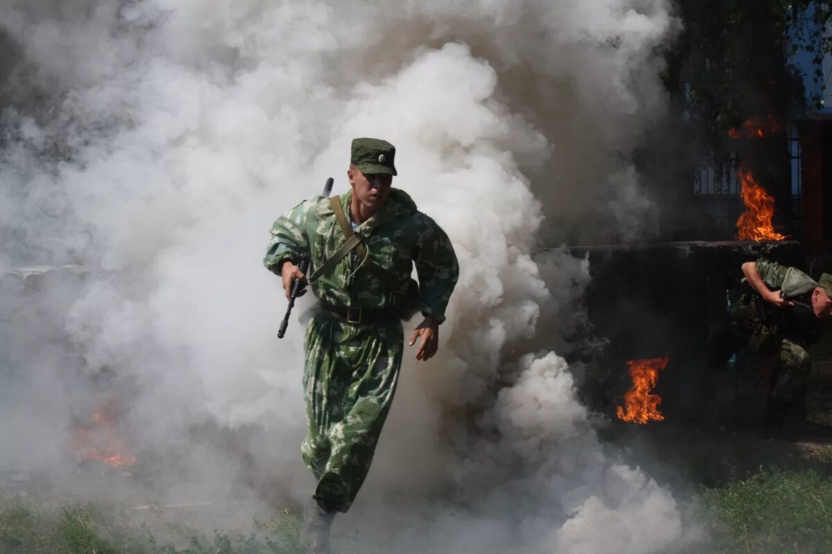 Военный бой. Стресс военнослужащих. Дым военный. Стрессоустойчивость военнослужащих. Побегу рф