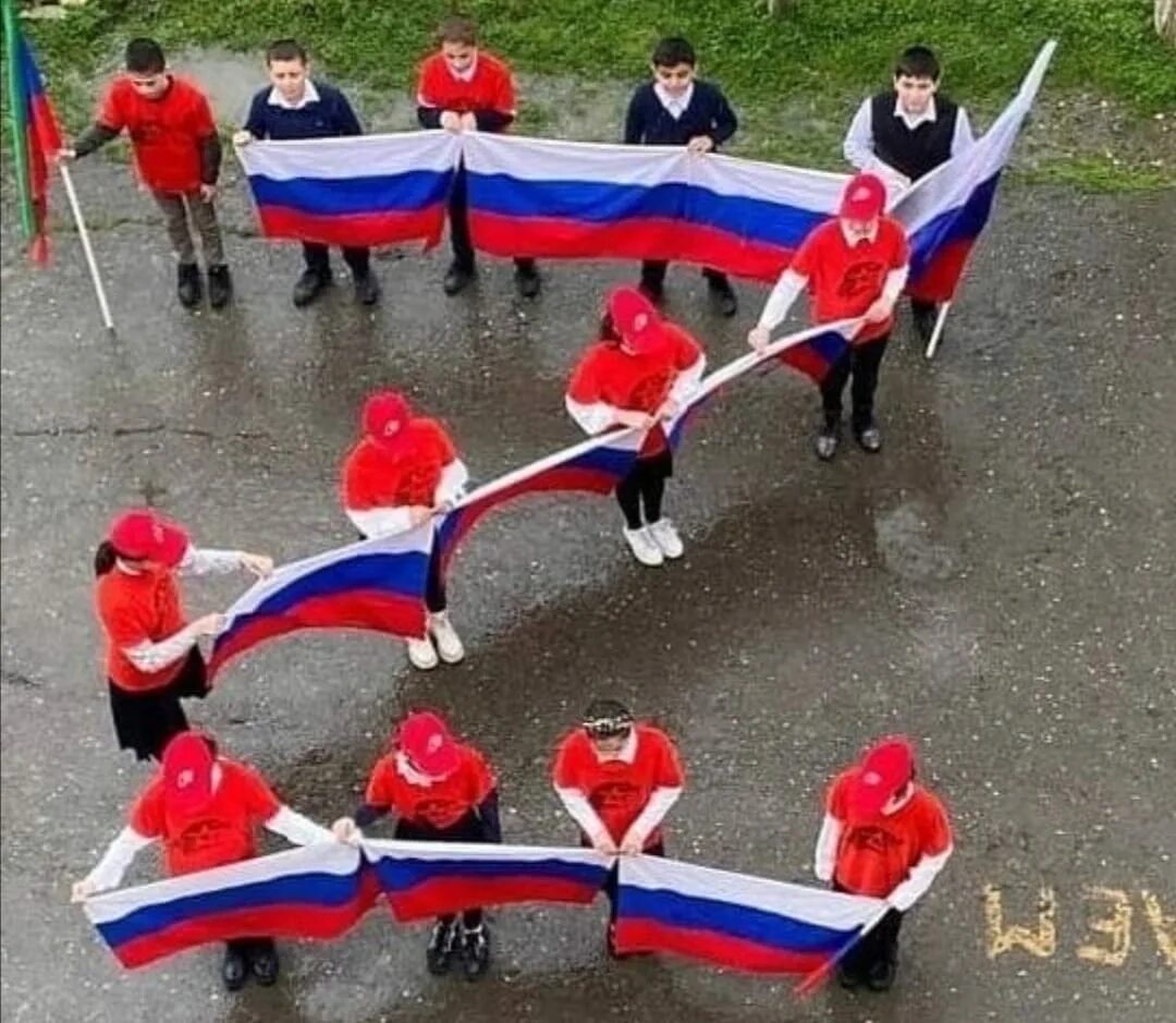 Флаг своих не бросаем. За это мы не бросим. Баннер своих не бросаем. Svoich ne brosajem. Надпись своих не бросаем.