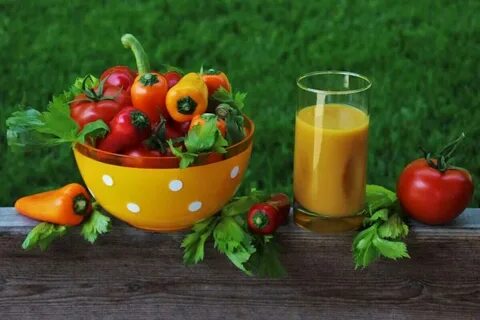 Соковую продукцию из фруктов и овощей