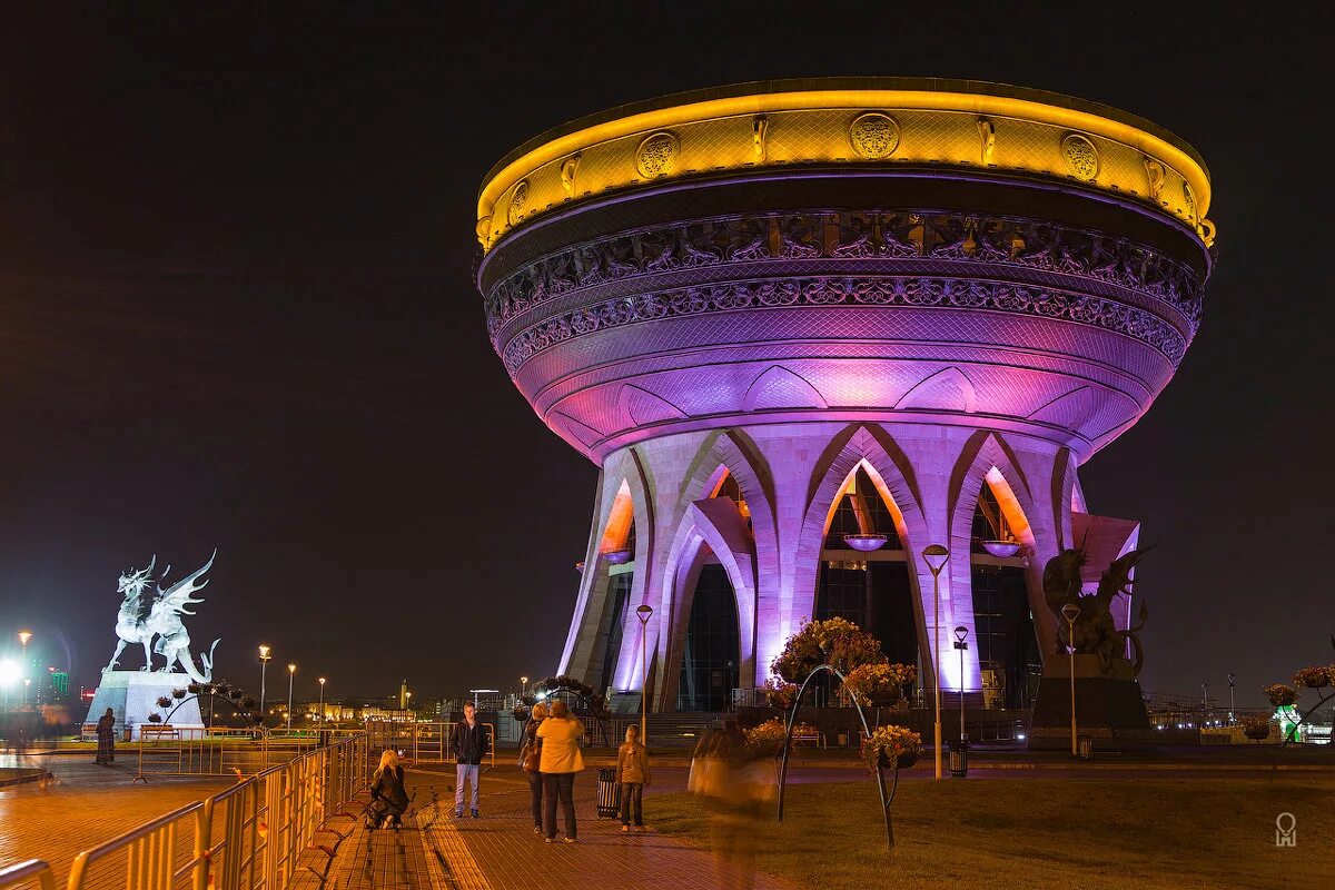 Куда пойти ночью в казани. Ночной кремль казань. Казань!. Казань!. Казанский кремль ночной вид.