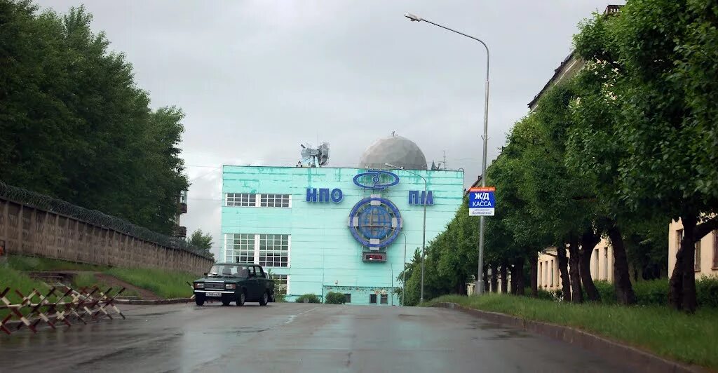 Спутник экран 1976. Спутниковые тарелки железногорск красноярский край. Контролер нпо пм. Нпо пм железногорск. Первый спутник экран для непосредственного вещания.