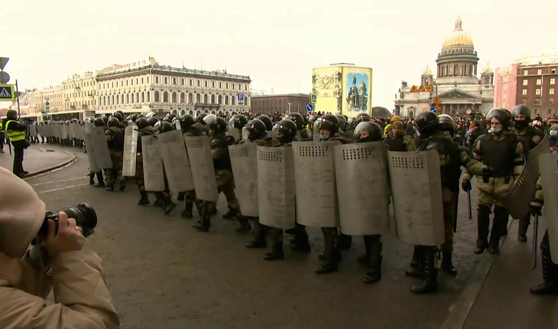 12 канал акция выбирай россию. Протесты в Санкт-Петербурге сейчас против войны. Картины протесты Петербург. Зеленая зона на Исаакиевской площади и ЗАКСОМ. Петербург Исаакиевская площадь забег «мы вместе».