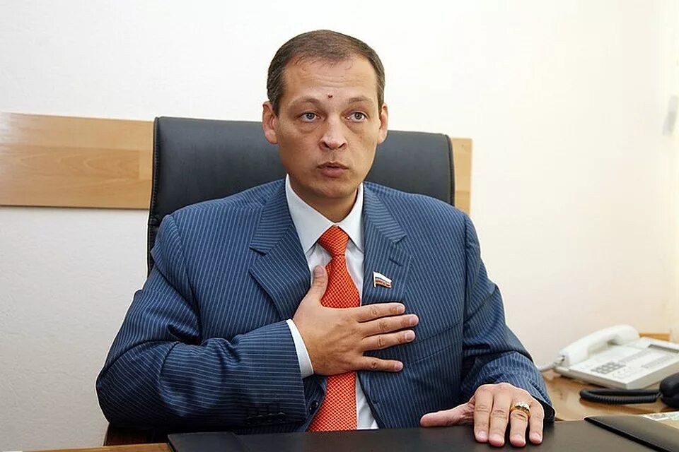Хайруллин р г. Айрат назипович хайруллин. айрат хайруллин депутат госдумы. депутат татарстана айрат хайруллин. айрат хайруллин эдельвейс.