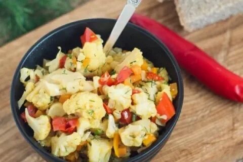 Салат из цветной капусты перца