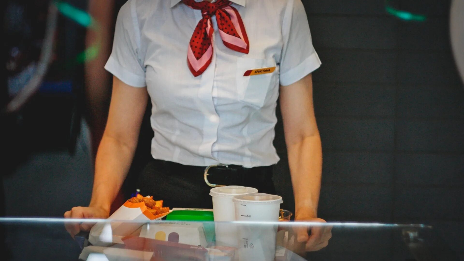 Вкусно и точка вывеска. Вексно и точка логотип. Макдоналдс в кутаиси. Вкусно и точка находка. Вкусно и точка закрыто.