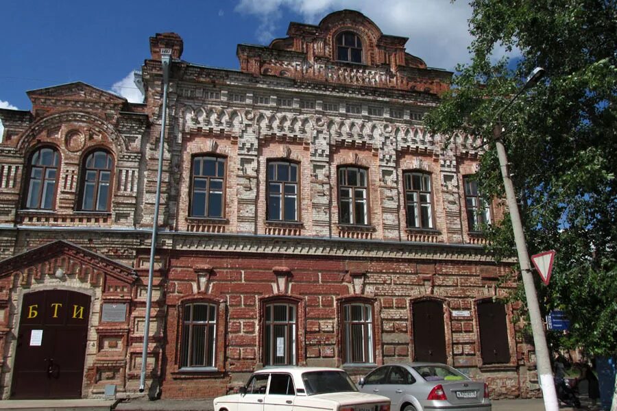 Телефоны г сарапул. Дом купца мощевитина сарапул. исторические здания г. сарапула удмуртия. сарапул купеческий город. дом купца башенина в сарапуле.