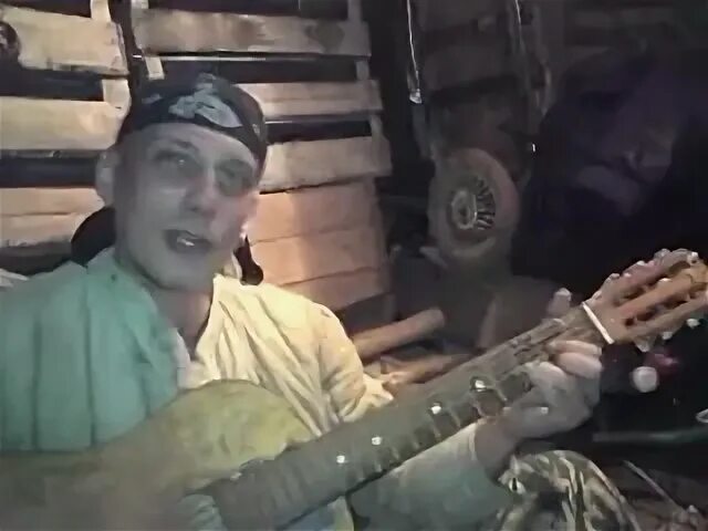 Слушать песню шел парнишка