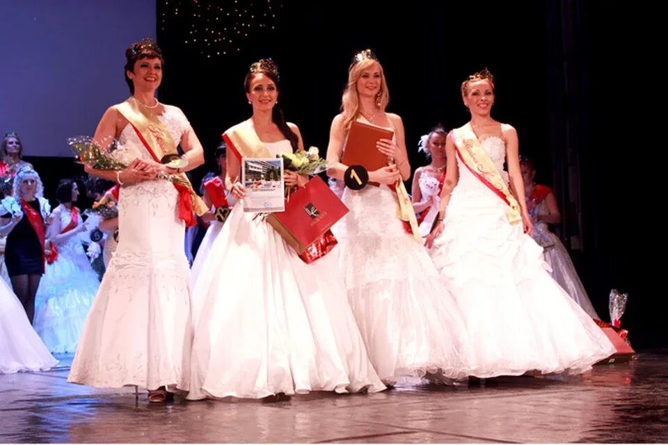 Полина шкваркина мисс тверь 2019. Елизавета 2 фильм. Миссис урал 2013 челябинск. Встречайте новую королеву. Наташа королёва ягодка.