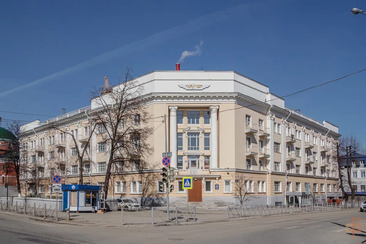 Общежитие вуза туполева. Большая красная 7. Большая красная 7. Улица 1 мая казань. Казань большая красная 37.