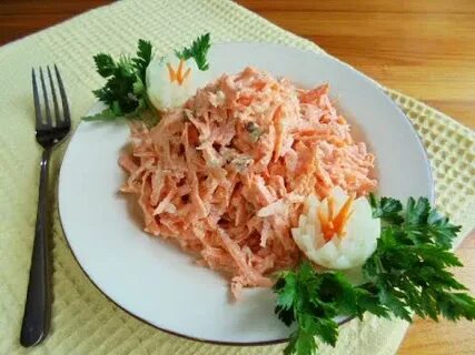 Вкусный салат из моркови с чесноком