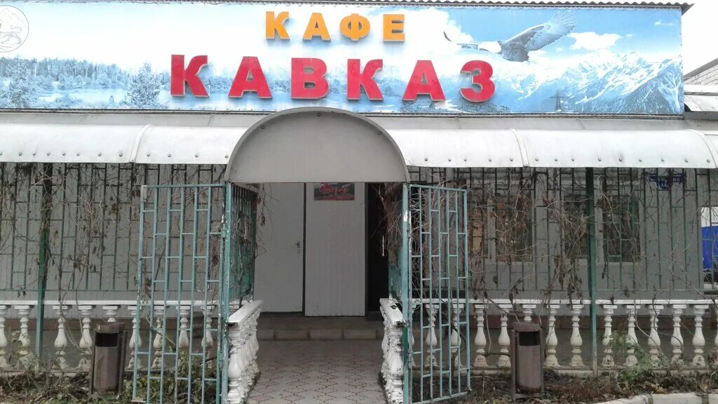 In #Луганске burned existing cafe "Caucasus" Today at 10:32 on the line 101 Luga