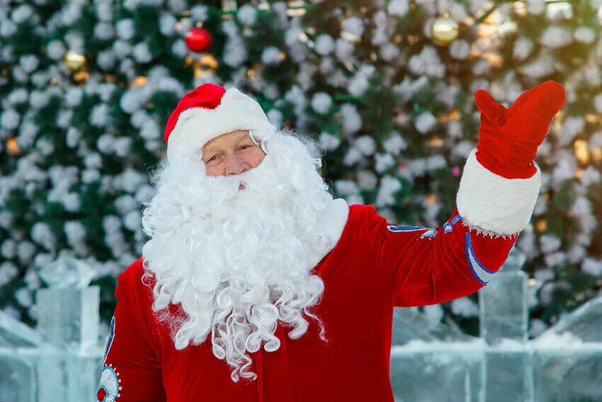 Снять деда мороза. Дед Мороз. Дед Мороз машет рукой. Дел Мороз мохнет рукой. Современный дед Мороз.
