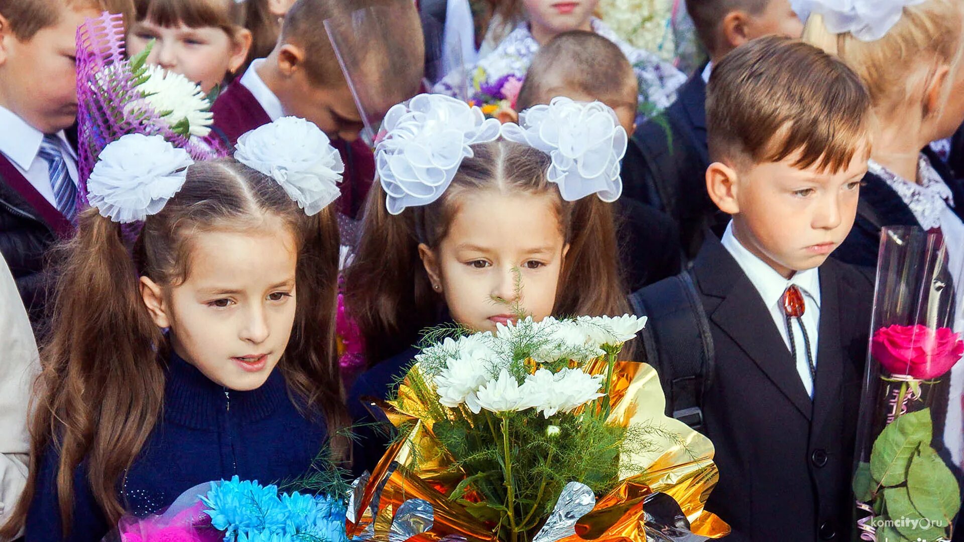 школа 96 калининского района. школа 96 первый класс. форма 95 школы краснодар. 1 сентября краснодар 66 школа. школа 2 волгоград.