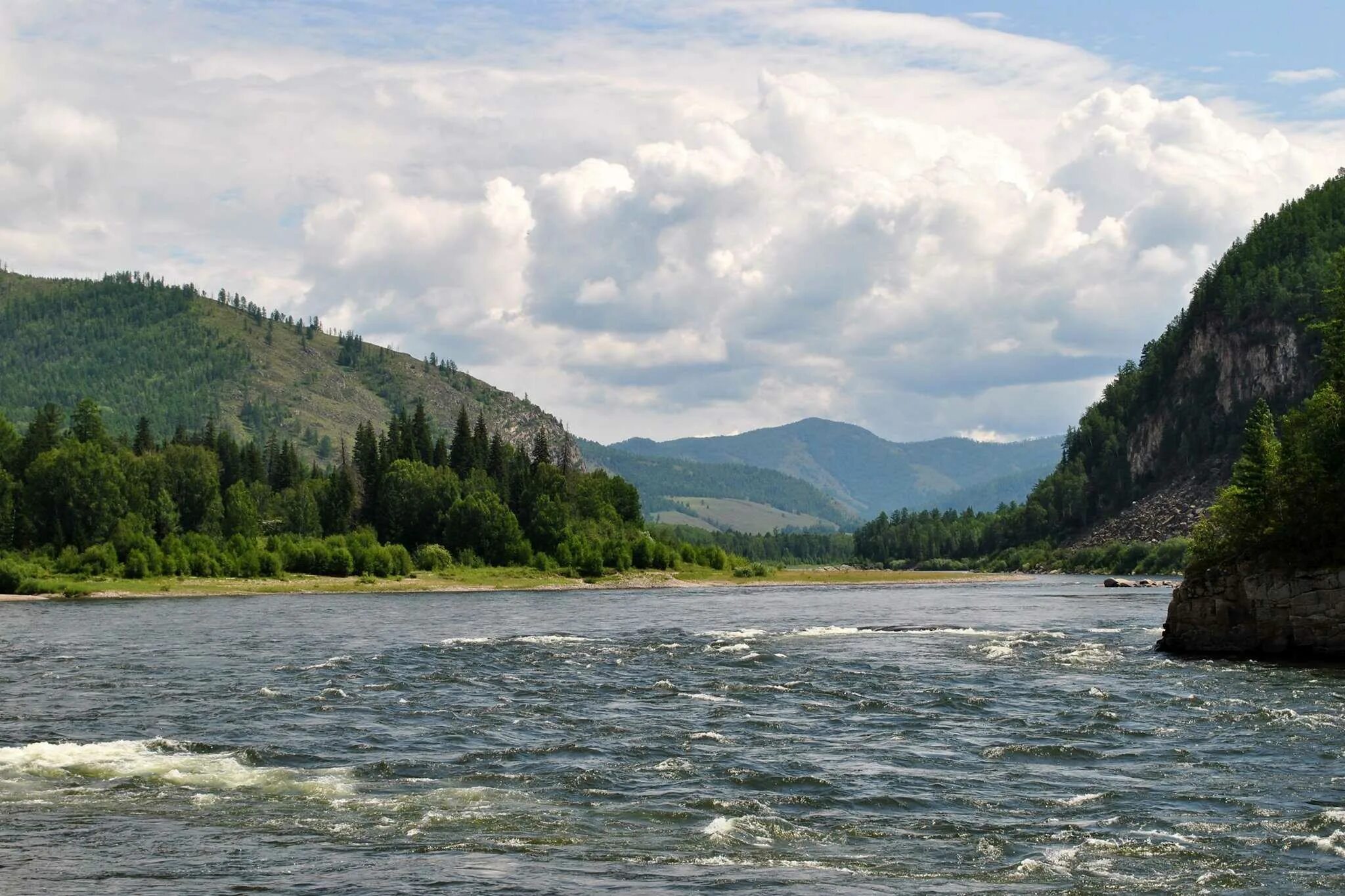 Енисей является самой полноводной рекой россии. Река Енисей. Кызыл Хем река. Верховья реки Енисей. Бий-Хем река.