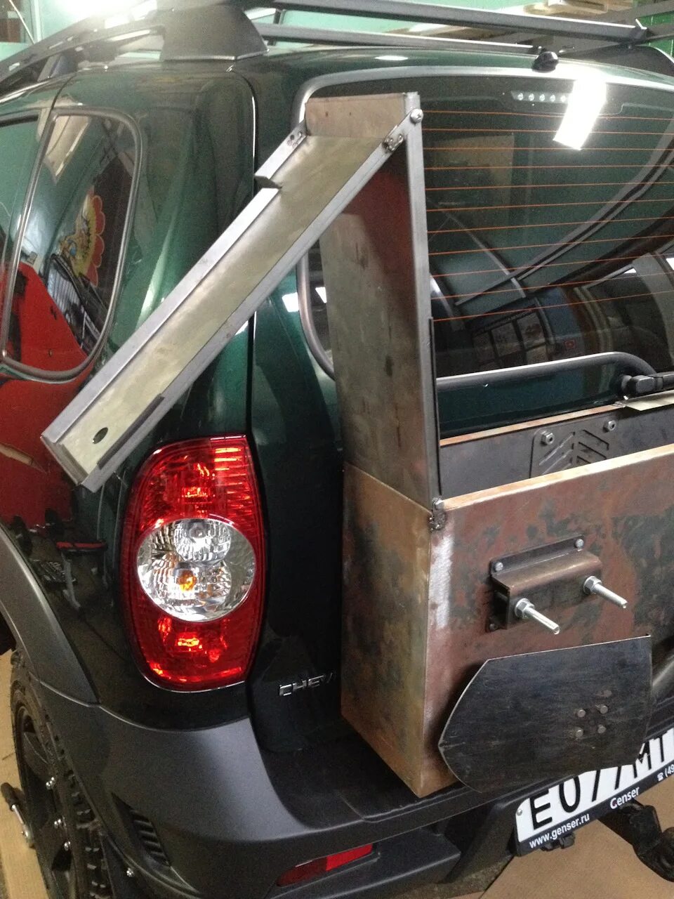 Задняя дверь нива тревел фото Купить Дверь багажника Lada Niva Travel 21230630001881 в Санкт-Петербурге по цен