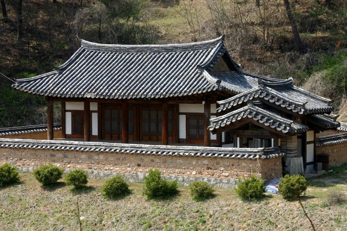 Корея дома отзывы. Корейская архитектура Ханок. Традиционный корейский дом Ханок. Ханок дом в Корее. Ханок Северная Корея.