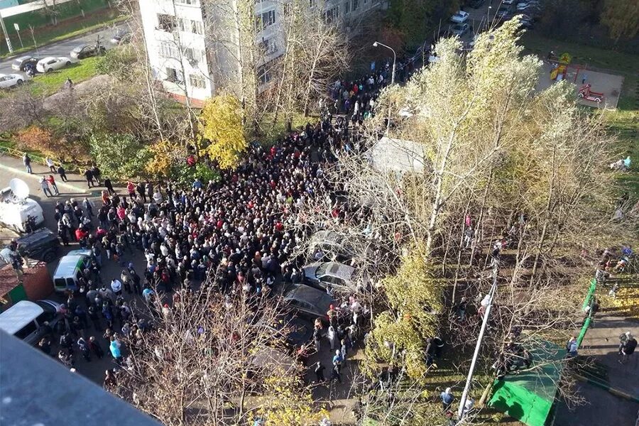 Овощная база бирюлево западное. Бунт бирюлево западное. 25 октября 2013 года. Беспорядки в западном бирюлёво. Бостонском марафоне 15 апреля 2013 года.