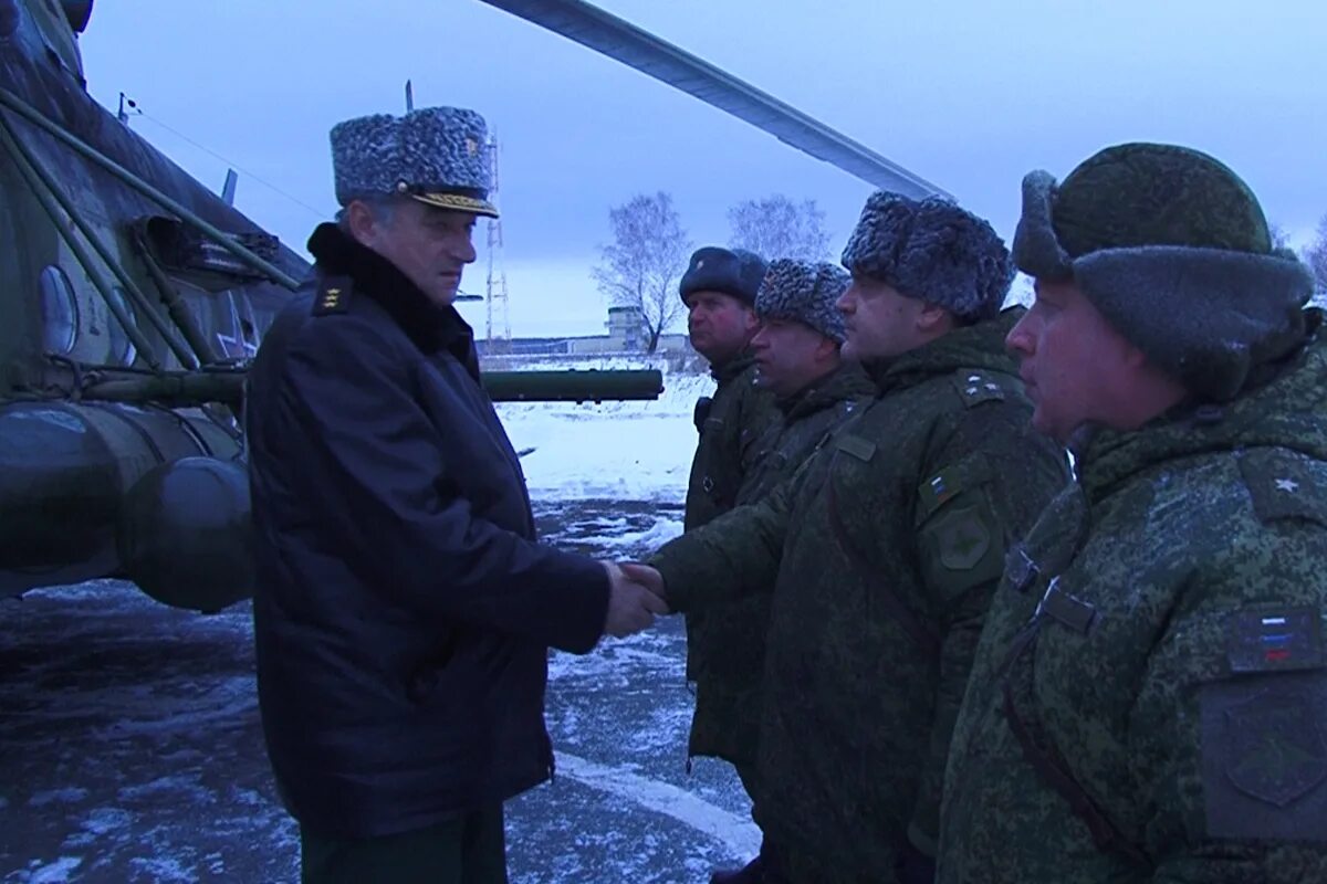 Командир 6 полка. Генерал майор клиндухов рэб. мордвичев командир чебаркуль. командир танковой 90 бригады чебаркуль. чебаркуль военная часть танковые войска.