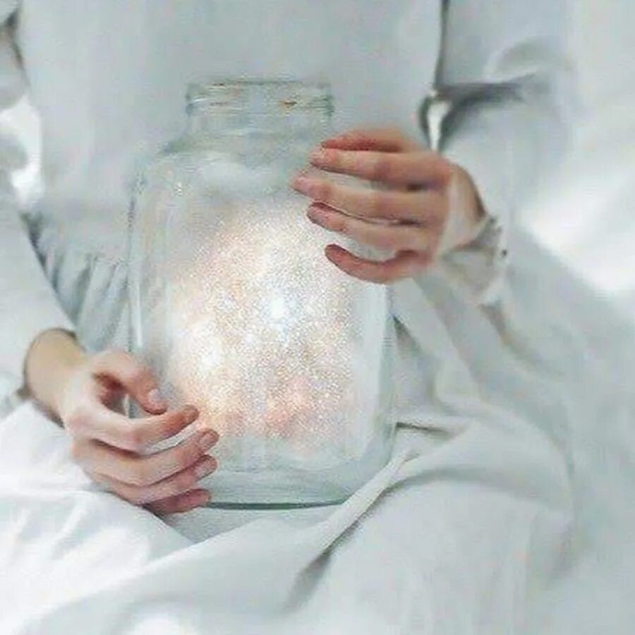 Духи травяные. Аромат в интерьере. Концерн калина екатеринбург продукция. Воздух наполненный ароматами. Распыление духов.