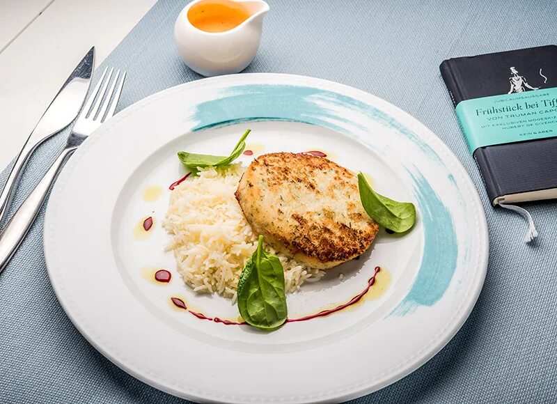 Котлеты с пивом. Котлеты в ресторане. Котлета сокол. Шницель ресторанная подача. Щучьи котлеты.