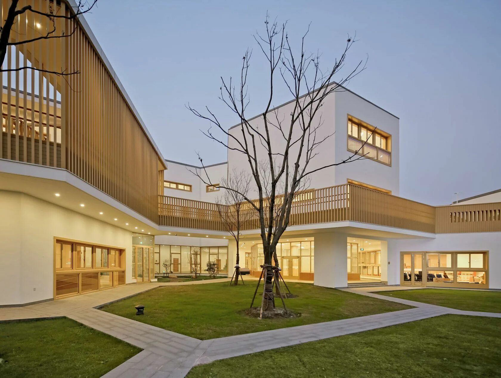 School building. Восточно-китайский педагогический университет Шанхай. Архитектура детский сад Китай. Общеобразовательная школа в Япония архитектура. Япония детские сады при университете.