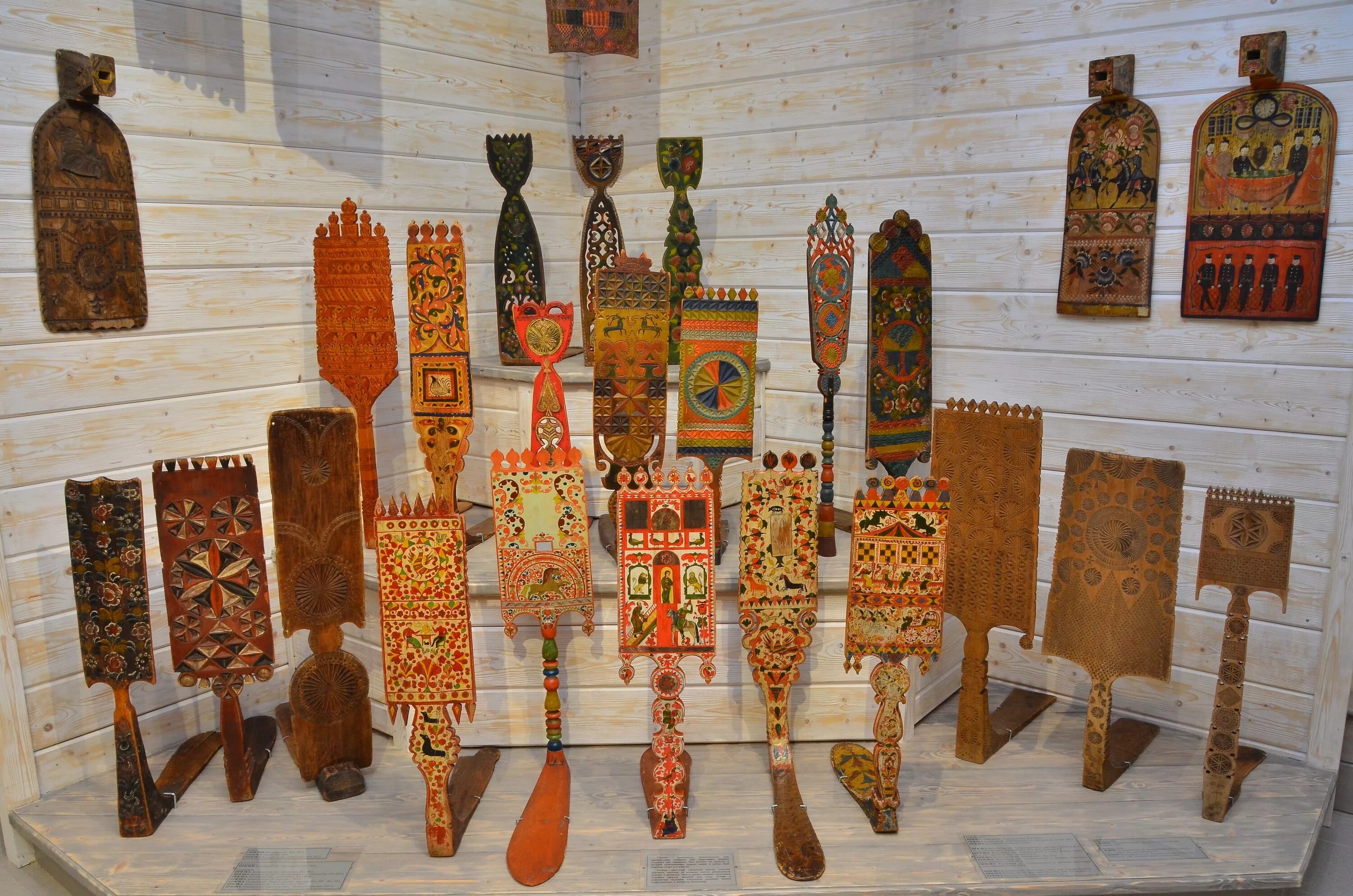 роспись прялки. прялки этнографический музей спб. ржевская прялка. этнографический музей петрозаводск. музей прялок в переславле.