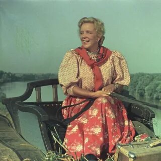 Актриса ладынина