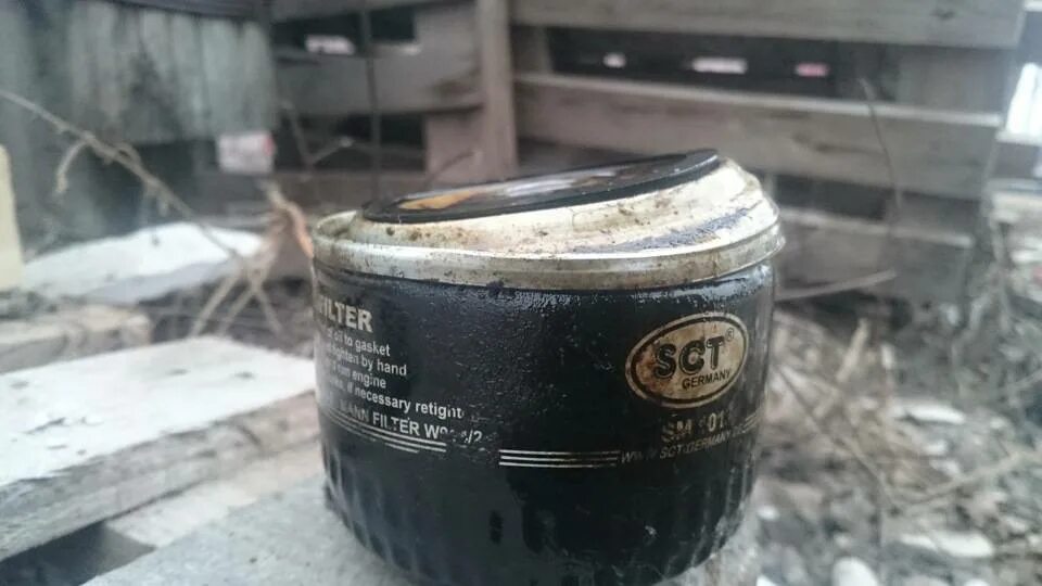 6 двигатель. Давит масляный фильтр. Раздвоитель масляного фильтра. Масляный фильтр раздуло. Масляный фильтр o-566 masuma.