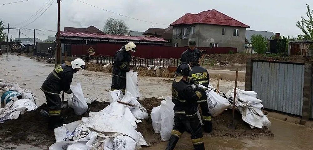 Наводнение в костанае. ЧС В Казахстане. Каргалинка район Алматы. Потоп в Алматы. Как район Каргалинка в Алматы.