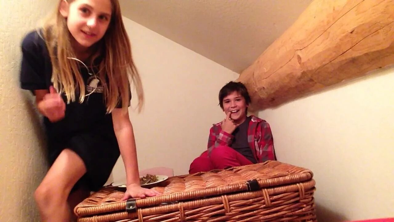 My sister sit on my. Feet licking челлендж. Девушка sits on face. Sister sit on face. Sit on brother face.
