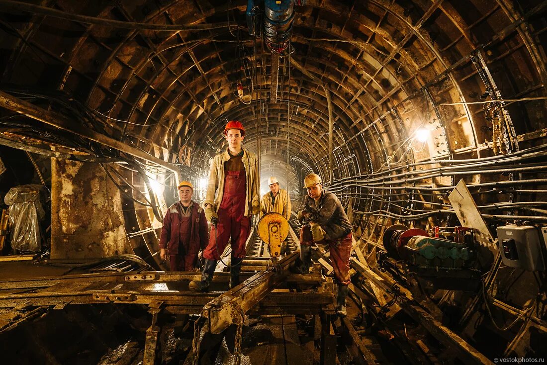 Metro 2033 the last refuge. Игра метро 2033. Станция текстильщики мцд. Станция 2 дата выхода. Trancemaster 4008 дата выхода.