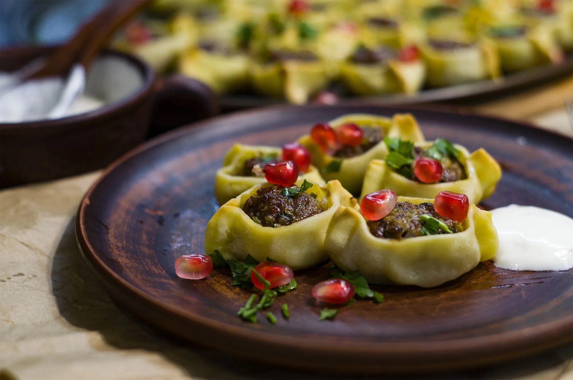 Китайская кухня сладости. Бораки армянские. Пицца митбол стрит. Бораки армянские пельмени. Арабские пельмени.