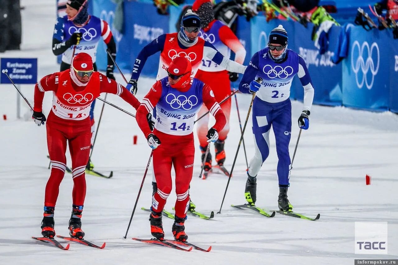 Лыжный командный спринт мужчины сегодня. Лыжники России. Командный спринт. Командный спринт лыжи.